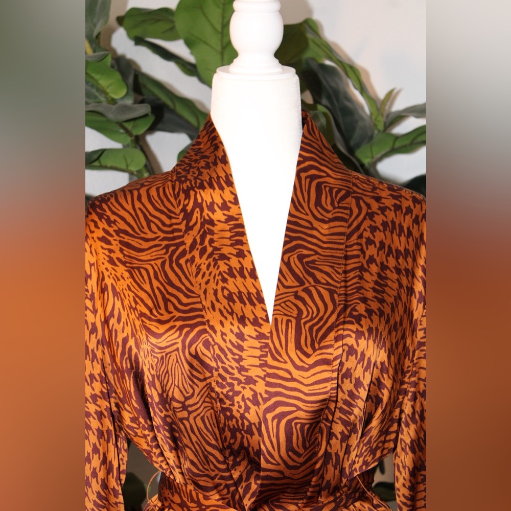 Tell Your Friends 100% Silk Patterned Kimono - Picture 5 of 9